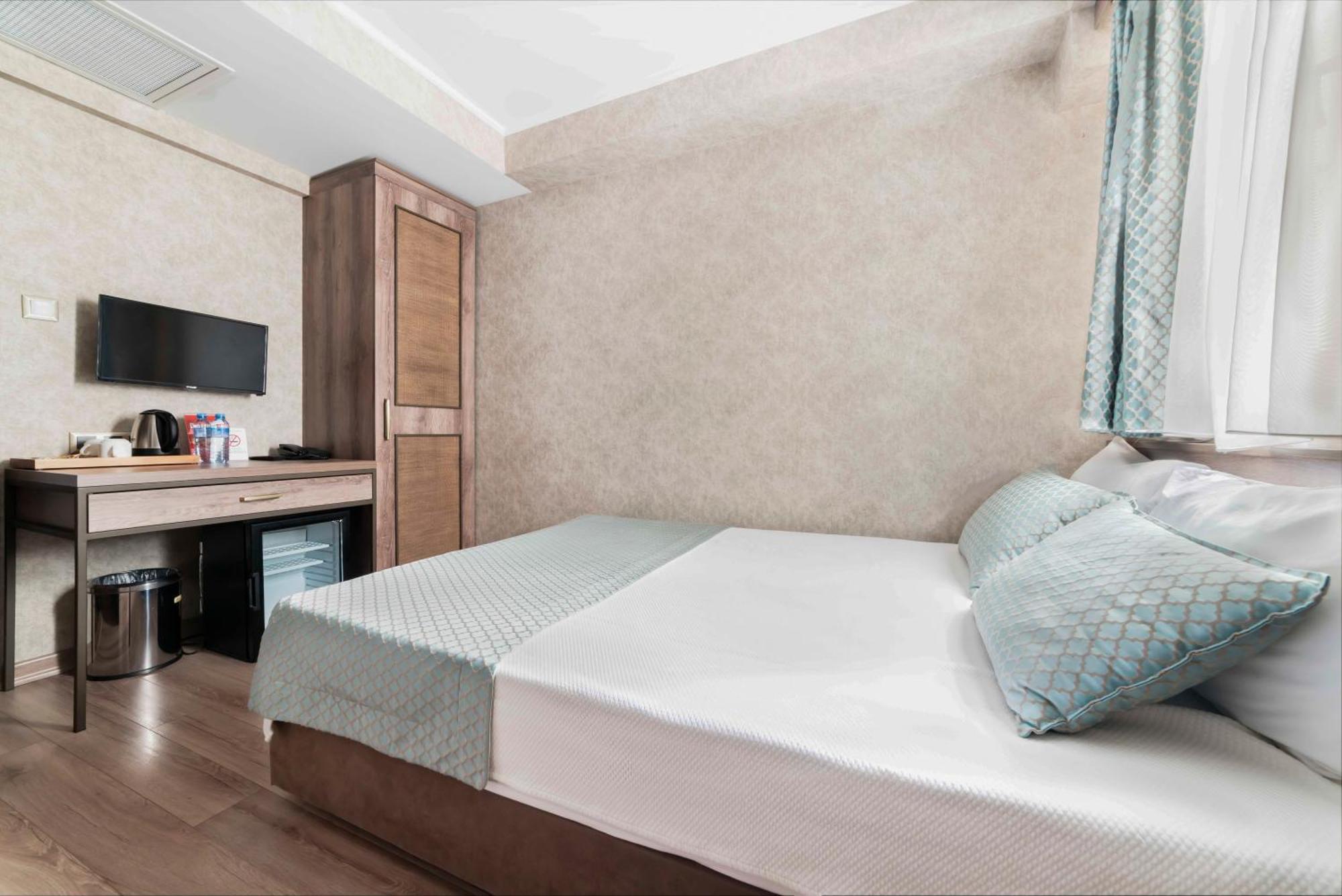 Castle Franco Suites อิสตันบูล ภายนอก รูปภาพ